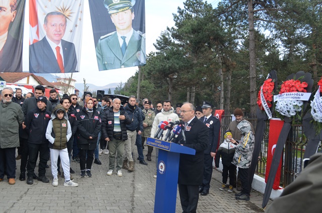 ŞEHİT EMNİYET MÜDÜRÜ OKKAN KABRİ BAŞINDA  TÖRENLE ANILDI