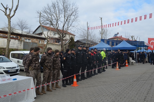 ŞEHİT EMNİYET MÜDÜRÜ OKKAN KABRİ BAŞINDA  TÖRENLE ANILDI