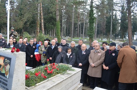 ŞEHİT EMNİYET MÜDÜRÜ OKKAN KABRİ BAŞINDA  TÖRENLE ANILDI