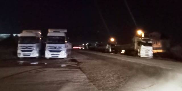 OTOBAN BAĞLANTI YOLU TIR PARKINA DÖNÜŞMÜŞ! YETKİLİLER ÜÇ MAYMUNU OYNUYOR!