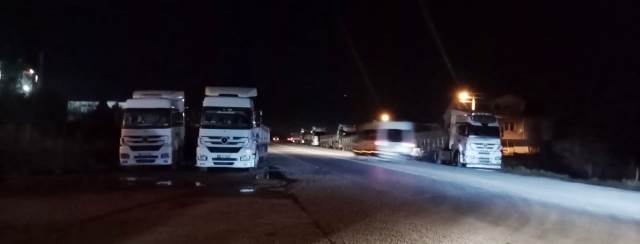 OTOBAN BAĞLANTI YOLU TIR PARKINA DÖNÜŞMÜŞ! YETKİLİLER ÜÇ MAYMUNU OYNUYOR!