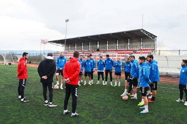 HENDEKSPORDA YÜZLER GÜLÜYOR. PAROLA ŞAMPİYONLUK...