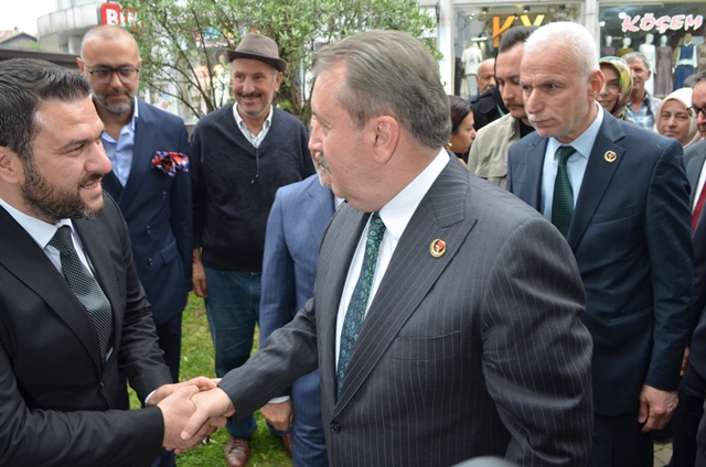 DESTİCİ: “ BURASI TÜRKİYE CUMHURİYETİ, YA KANUNLARA UYARLAR YA DA KAYYUM ATANIR”