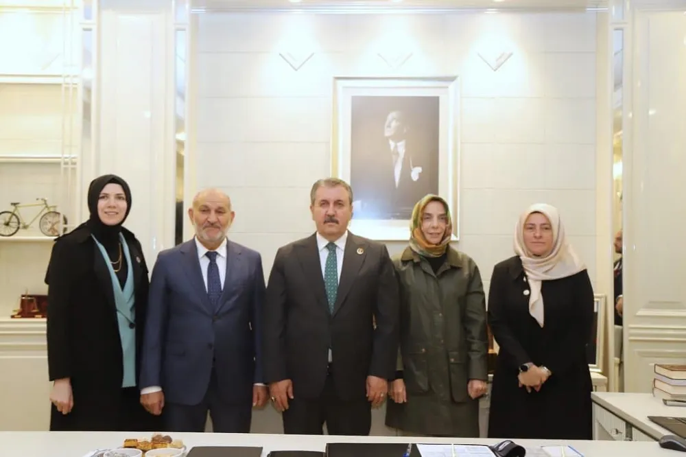 DESTİCİ: “ BURASI TÜRKİYE CUMHURİYETİ, YA KANUNLARA UYARLAR YA DA KAYYUM ATANIR”