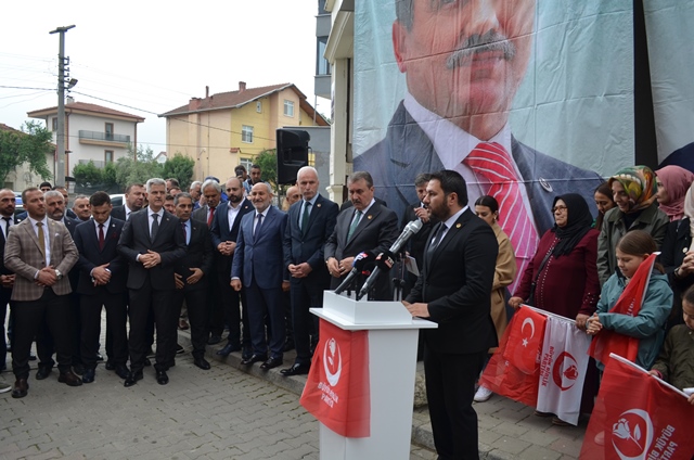 DESTİCİ: “ BURASI TÜRKİYE CUMHURİYETİ, YA KANUNLARA UYARLAR YA DA KAYYUM ATANIR”