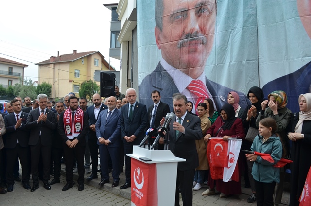 DESTİCİ: “ BURASI TÜRKİYE CUMHURİYETİ, YA KANUNLARA UYARLAR YA DA KAYYUM ATANIR”