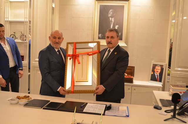 DESTİCİ: “ BURASI TÜRKİYE CUMHURİYETİ, YA KANUNLARA UYARLAR YA DA KAYYUM ATANIR”