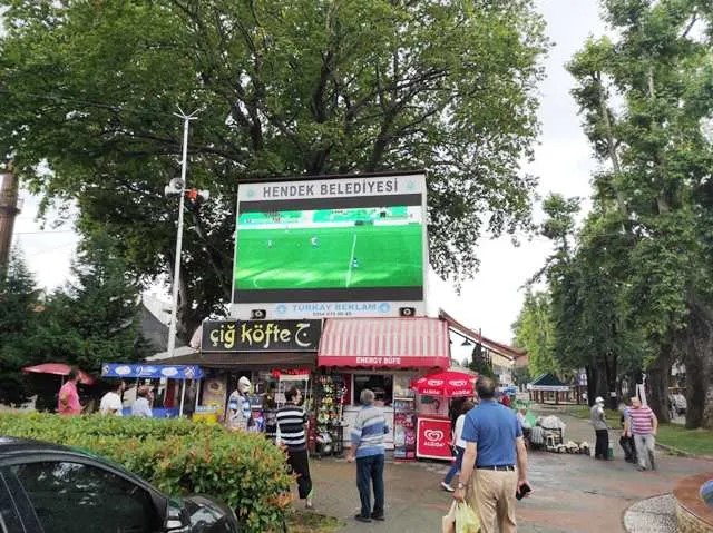 SAKARYASPOR'UN MAÇI CUMHURİYET MEYDANI'NDAN CANLI YAYINLANACAK