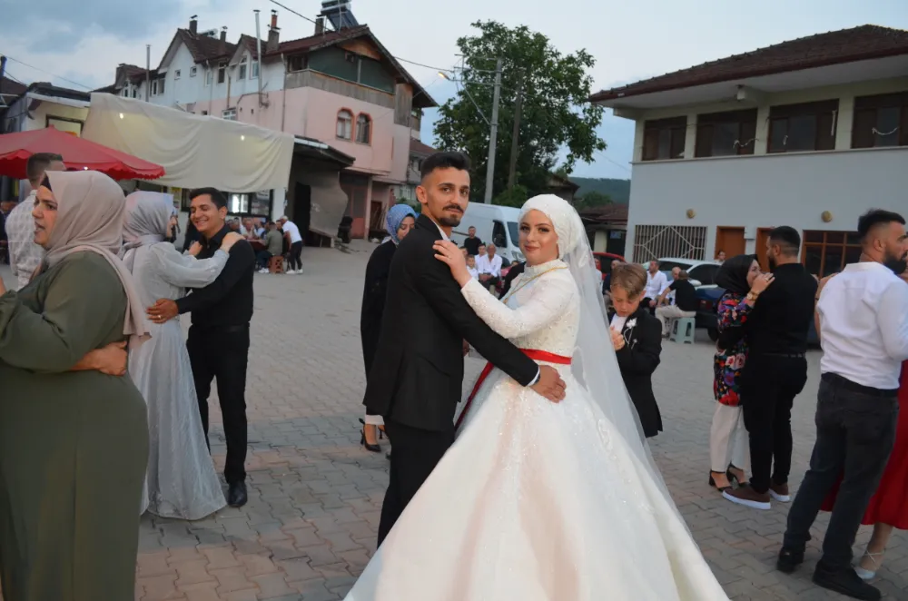 ELİF İLE ÇAĞLAYAN MURATLARINA ERDİLER