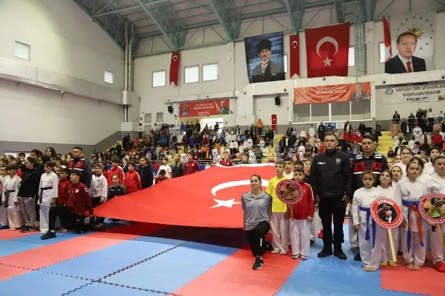 GAFFAR OKKAN’I ANMA ETKİNLİKLERİ KARATE TURNUVASI İLE SON BULDU