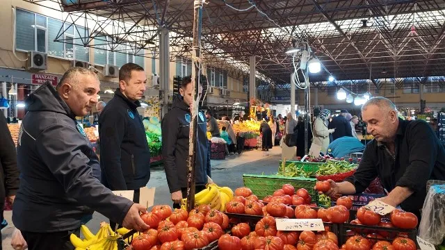 HENDEK BELEDİYESİ ZABITA EKİPLERİNDEN PAZAR YERİNDE YOĞUN DENETİM