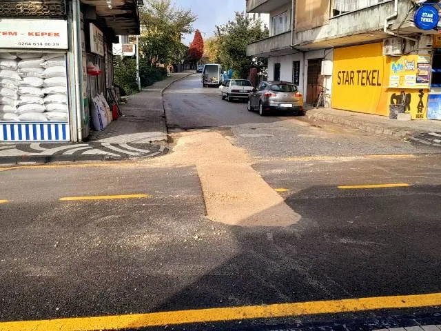 2 HAFTA ÖNCE YAPILAN SICAK ASFALT ÇALIŞMASINDA GELİNEN SON DURUM!  