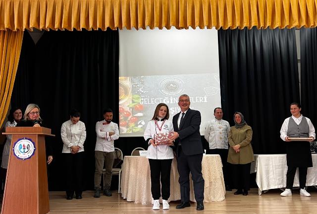 GELECEĞİN ŞEFLERİ YARIŞTI