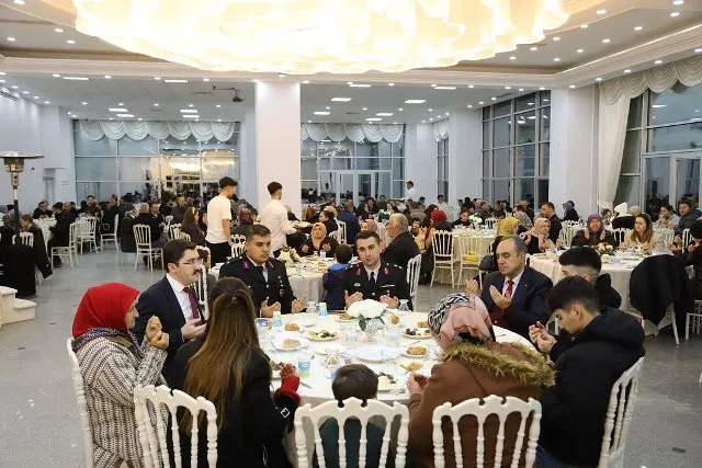 ŞEHİT AİLELERİ  VE GAZİLERİMİZ İFTAR SOFRASINDA BULUŞTU