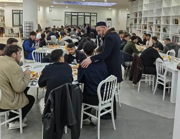 RASİMPAŞA CAMİİ HER AKŞAM İFTARDA DOLUP TAŞIYOR