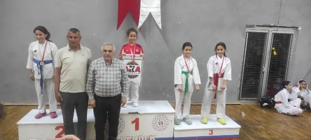 KARATEDE HENDEK FIRTINASI ESİYOR